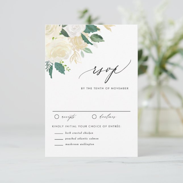 Cartão RSVP Flores de marfim suaves e Casamento verde (Em pé/Frente)