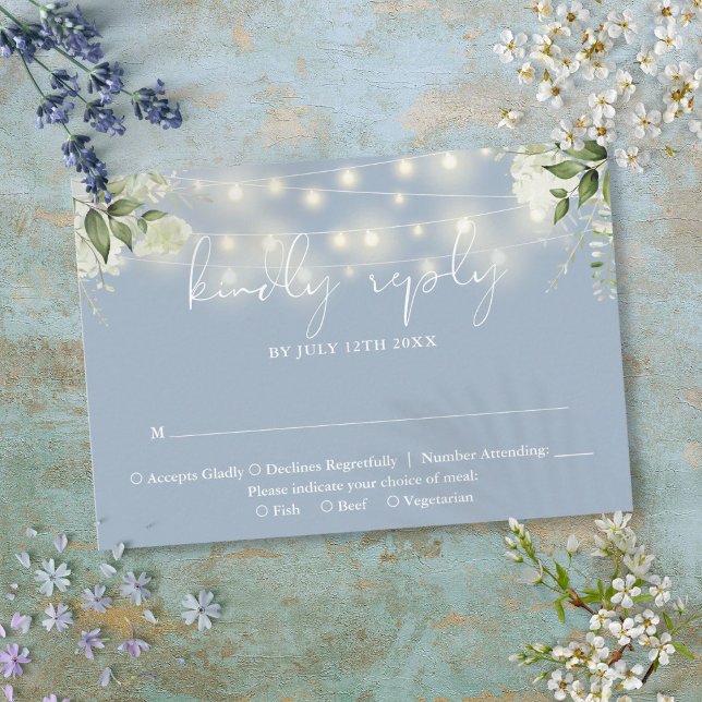 Cartão RSVP Greenery Floral String Luz Azul Dusty Casamento (Greenery Floral String Lights Dusty Blue Wedding RSVP Card)