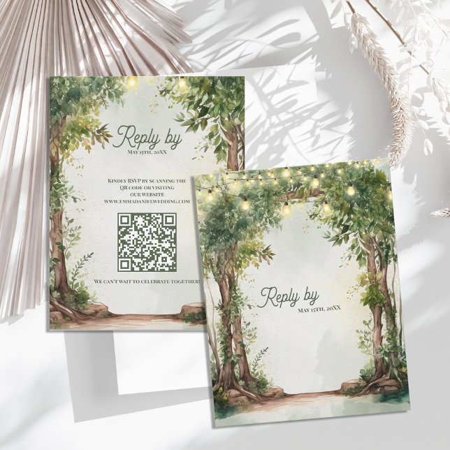 Cartão RSVP Luzes de Corda de Jardim Românticas Código QR Casa (Romantic Garden String Lights QR Code Wedding RSVP Card | Rustic Outdoor Wedding Response Card)