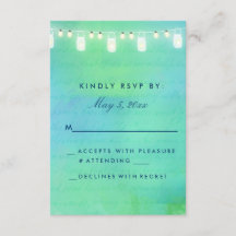 Luzes de cordas e jarras de pedras em azul verde