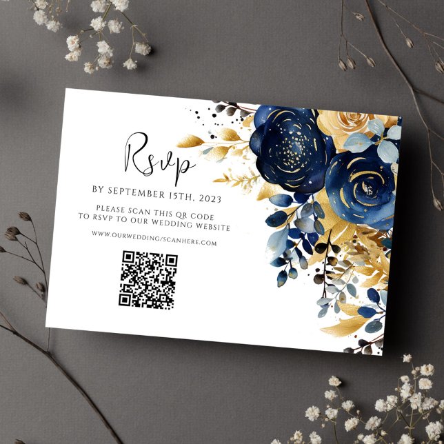 Cartão RSVP Marinho Floral Blue Dourado Código QR Casamento (Floral Navy Blue Gold QR Code Wedding RSVP Card)