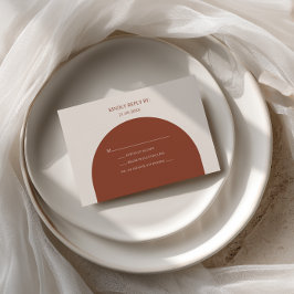 Cartão RSVP Minimalist Boho Retro Terracotta Arch Wedding