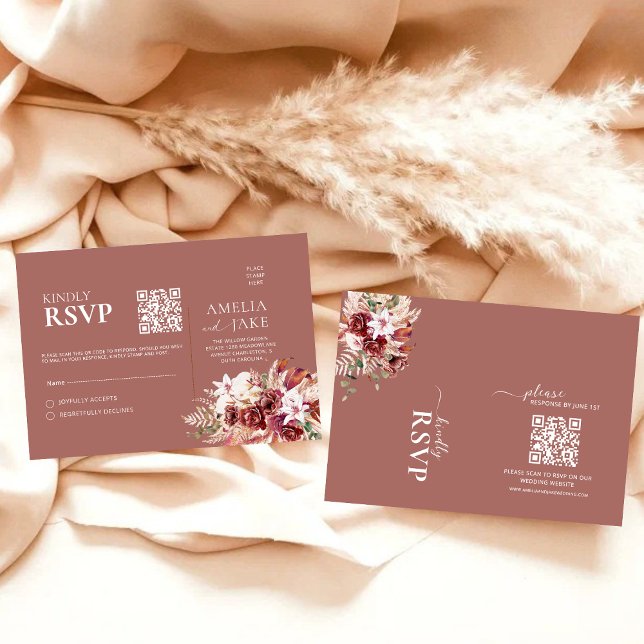 Cartão RSVP Romantic Burgundy & Dusty Rosewood Floral QR Code  (Criador carregado)