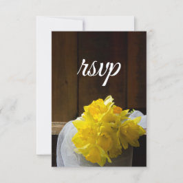 Cartão RSVP Rustic Daffodils and Barn Wood Spring Casamentos R
