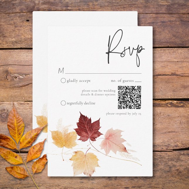 Cartão RSVP Rustic Delicate Burgundy Rust Cole Sai do Código Q (Rustic Delicate Burgundy Rust Fall Leaves QR Code RSVP Card)