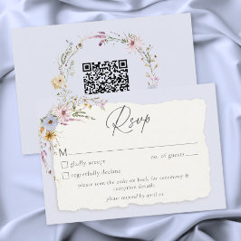 Cartão RSVP Rustic Dusty Blue Romantic Wildflower Wedding QR