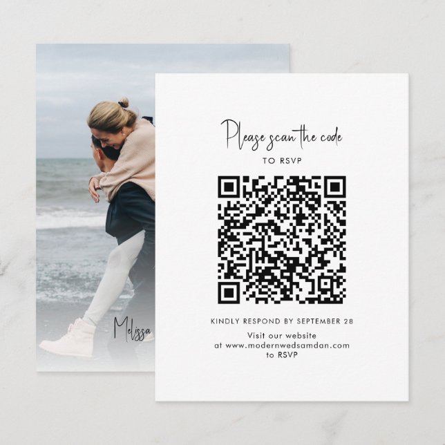 Cartão RSVP Script Moderno de Código QR de Foto para Casamento (Frente/Verso)