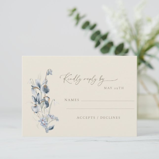 Cartão RSVP Simple Soft Blue Floral Minimalist Wedding  (Em pé/Frente)