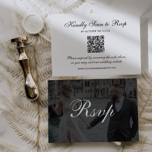 Cartão RSVP Sobreposição Clássica Escura Código QR Foto Casa