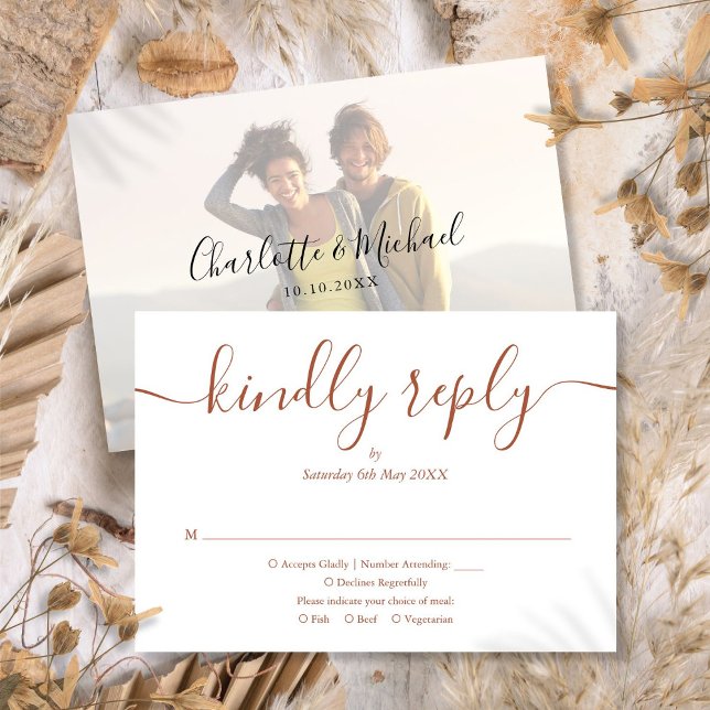 Cartão RSVP Terrecotta Simples Elegante Script Foto Casamento (Terrecotta Simple Elegant Script Photo Wedding RSVP Card)