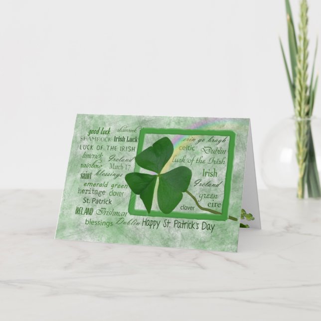 Cartão Rua, shamrock e arco-íris do dia de Patrick (Frente)