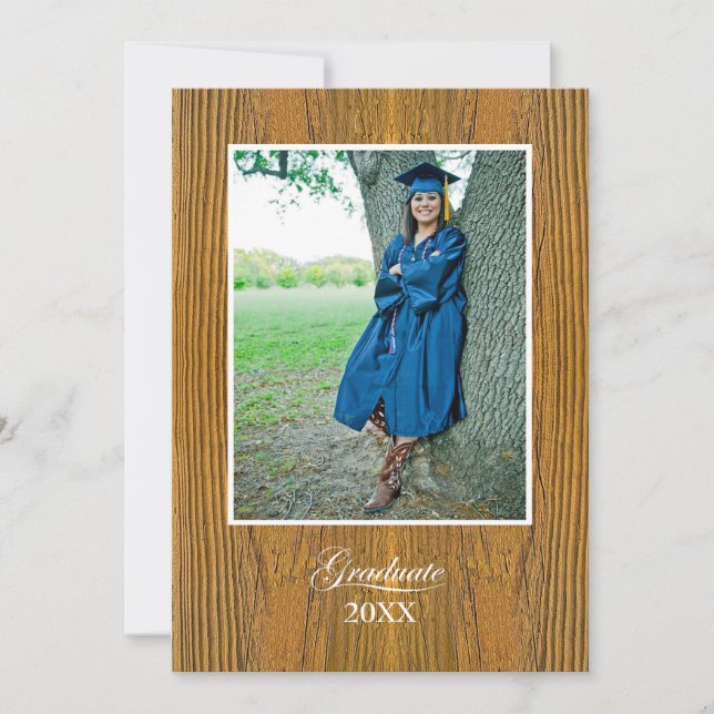 Cartão Rustic Board College Graduation Announcement (Frente)