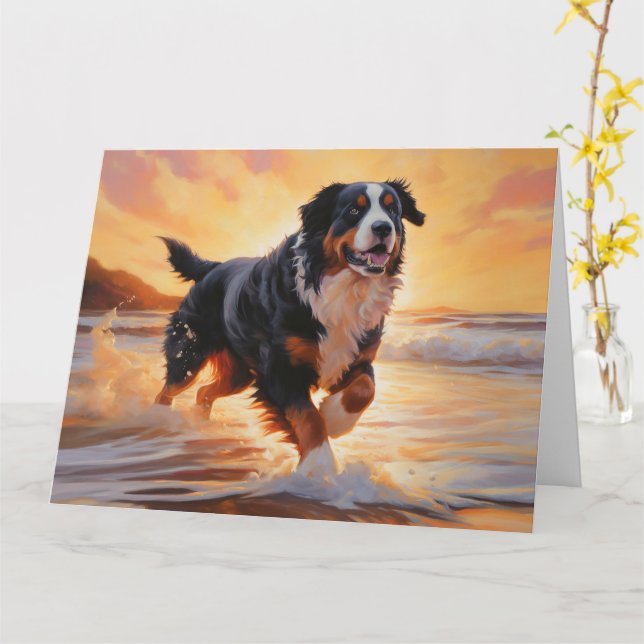 Cartão Sandy Paws Bernese Mountain Dog em Beach Sunset (Flor Amarela)