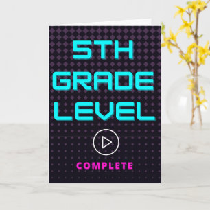 Cartão Saudação da Garota de Graduação na 5