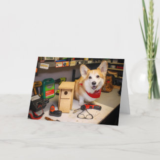 Cartão Saudação de aniversário do Carpenter Corgi Birdhou