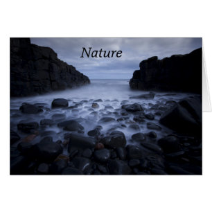 Cartão Seixos e Rochas ao Longo da Costa Oceânica