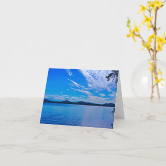 Cartão sempre, vazio dentro, belo dia no lago