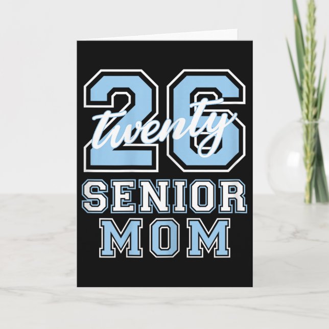 Cartão Senior Mom Cl Of 2026 Graduation Pale Blue Letters (Frente)