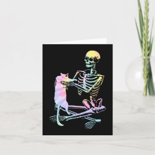 Cartão Skeleton Segurando Um Gato Preguiçoso Para O Hallo
