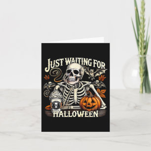Cartão Só Esperando O Café Do Halloween Skeleton Ou