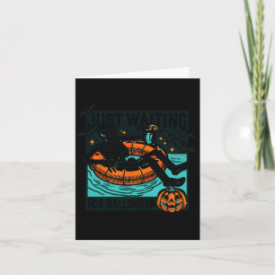 Cartão Só Esperando O Halloween Relaxar Skeleton Spook