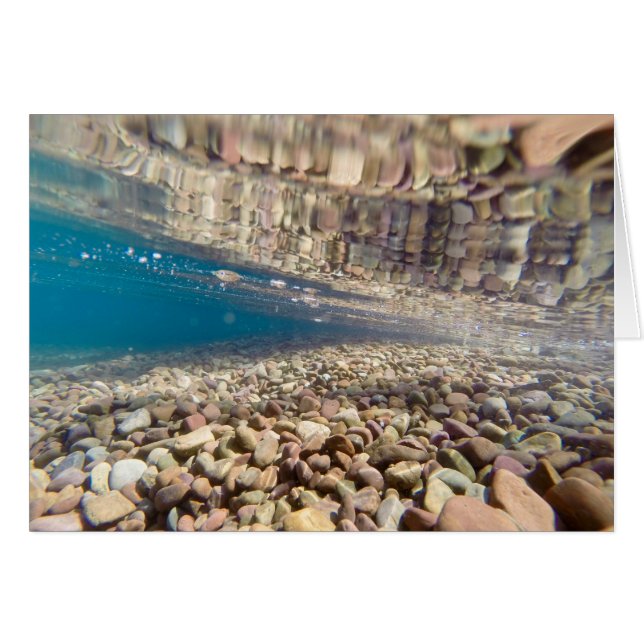 Cartão Sob a água no lago McDonald (Frente Horizontal)