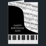 Cartão Son Piano e Music Aniversário<br><div class="desc">Um cartão de aniversário para um filho que gosta de música piano. Um piano de cauda com as teclas na parte inferior da carta. Uma folha de música preenche o fundo. Um cartão de excelente para alguém que ama música. Este NÃO é um cartão musical,  NÃO toca música:</div>