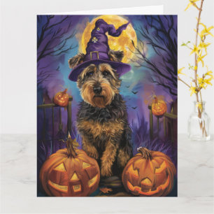 Cartão Spooky Airedale Halloween Witch e Pumpkin