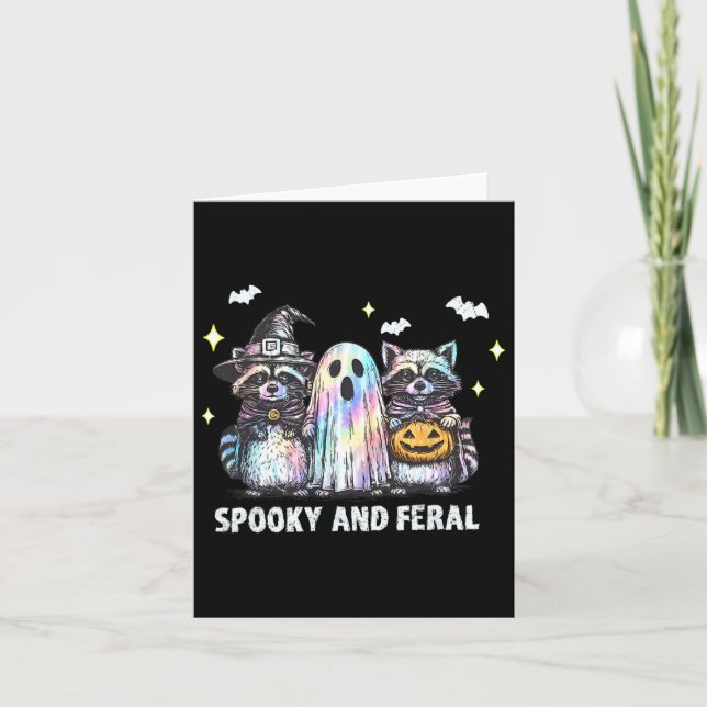 Cartão Spooky E Feral Raccoon Halloween Raccoon Ghost T (Frente)