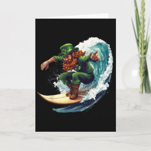 Cartão Surfista Engraçado Dia de São Patrício Leprechaun