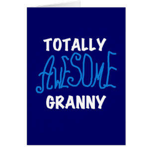 Cartão T-shirt azuis e presentes da avó totalmente