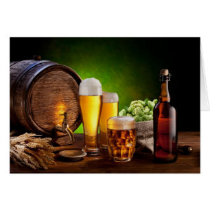 Cartão Tambor de cerveja com vidros de cerveja em uma