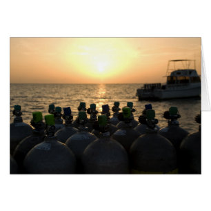 Cartão Tanques Scuba e Barco Dive