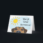 Cartão Tema de Cachorro Engraçado Adicionar um nome Feliz<br><div class="desc">Parece que o cachorro está esperando alguém sair da cama.  Ele está ansioso para que comecem o dia especial.  E porque não?  O céu é azul e o sol brilha.  Parece excelente dia para um aniversário de amigos ou de família. Feliz aniversário!</div>