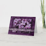 Cartão Textured mamã dos Lilacs do feliz<br><div class="desc">Flores roxas bonito do lilac textured com um teste padrão antigo do papel de parede e a mamã do feliz aniversario das palavras. Aperfeiçoe para essa mamã especial e totalmente customizável para que você personalize como você por favor!</div>