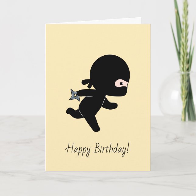 Cartão Tiny Ninja correndo no aniversário amarelo (Frente)