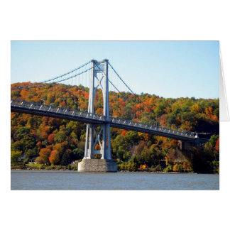 Cartão Torre-ponte no outono