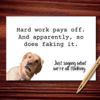 Trabalho do duro versus Parabéns de TI falsos