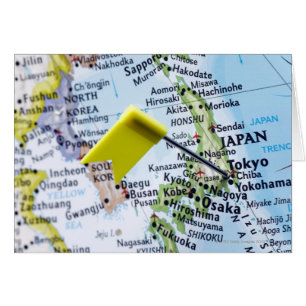 Cartão Trace o pino colocado em Tokyo, Japão no mapa,