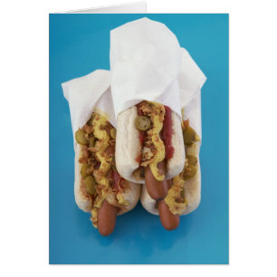 Cartão Três cachorros-quentes em pães