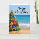 Cartão tropical do Feliz Natal da árvore da praia<br><div class="desc">Cartão tropical do Feliz Natal da árvore da praia. Faça lhe seus próprios clicando "personalizá-lo" botão e adicionar uma mensagem personalizada. Verifique para fora nossos selos postais do feriado para ver se há uma maneira à moda de enviar seus cartões.</div>