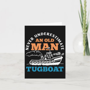 Cartão Tugboat engraçado nunca subestima um velho com