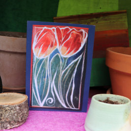 Cartão Tulip Trabalho de arte azul e tulipas vermelhas pr