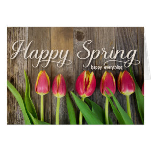 Cartão tulipas de primavera vermelho