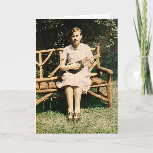 Cartão Ukulele menina canto foto do vintage do agosto de (Frente)