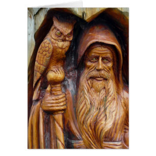 Cartão Um feiticeiro e uma coruja emergem da caverna