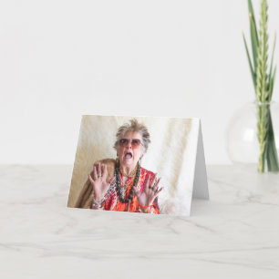 Cartão Um feriado humorístico enredado para a árvore