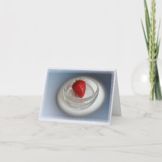 Cartão Um morango numa xícara (Frente)