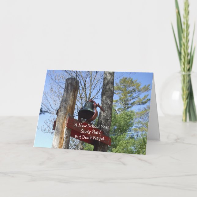 Cartão Uma cena de sino de um novo ano letivo (Frente)