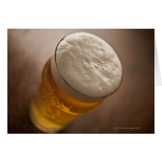 Cartão Uma pinta de lager, foco superficial rústico (Frente Horizontal)
